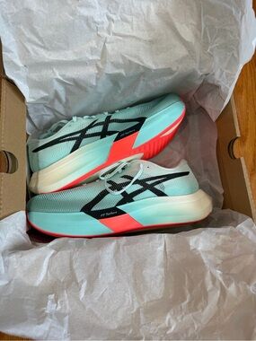 Light Blue Women's Running Sneakers with Black Accents